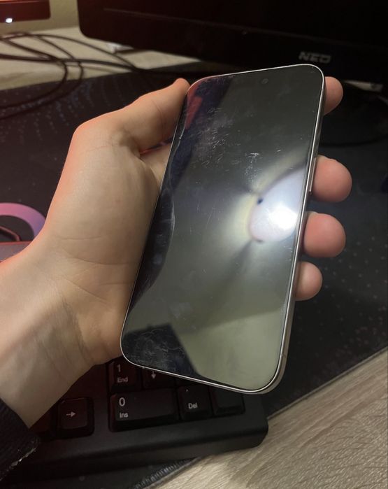 • Vand iPhone 15 Pro 128GB Natural Titanium | Baterie 100% | Neverlock