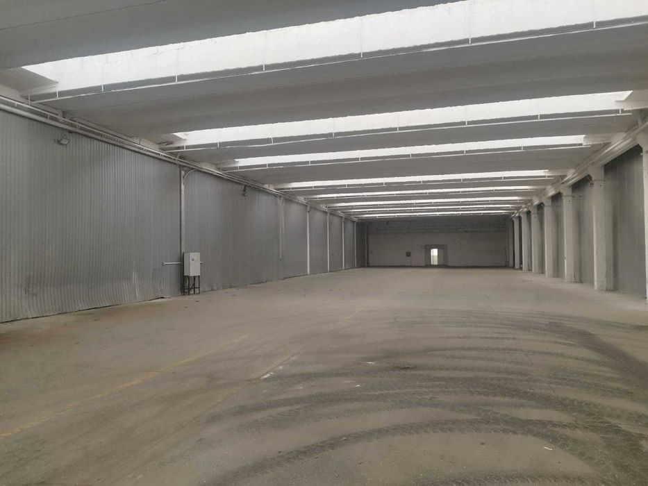 Inchiriez hala industriala