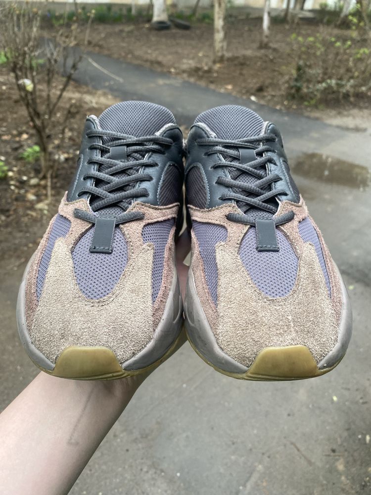 Yeezy 700 mauve