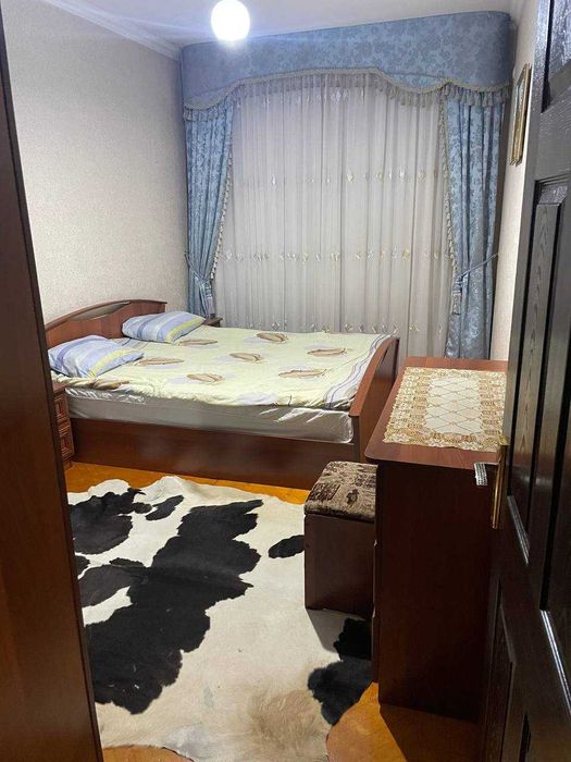 м.Ойбек ул.Чехова школа 60 2-комн 2/9 65 м² ремонт меб/тех