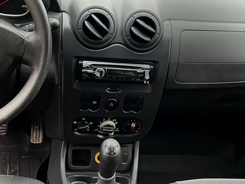 Dacia Duster . An 2010. Negociabil