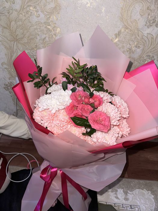 Свежие цветы, хризантема и пионовидные