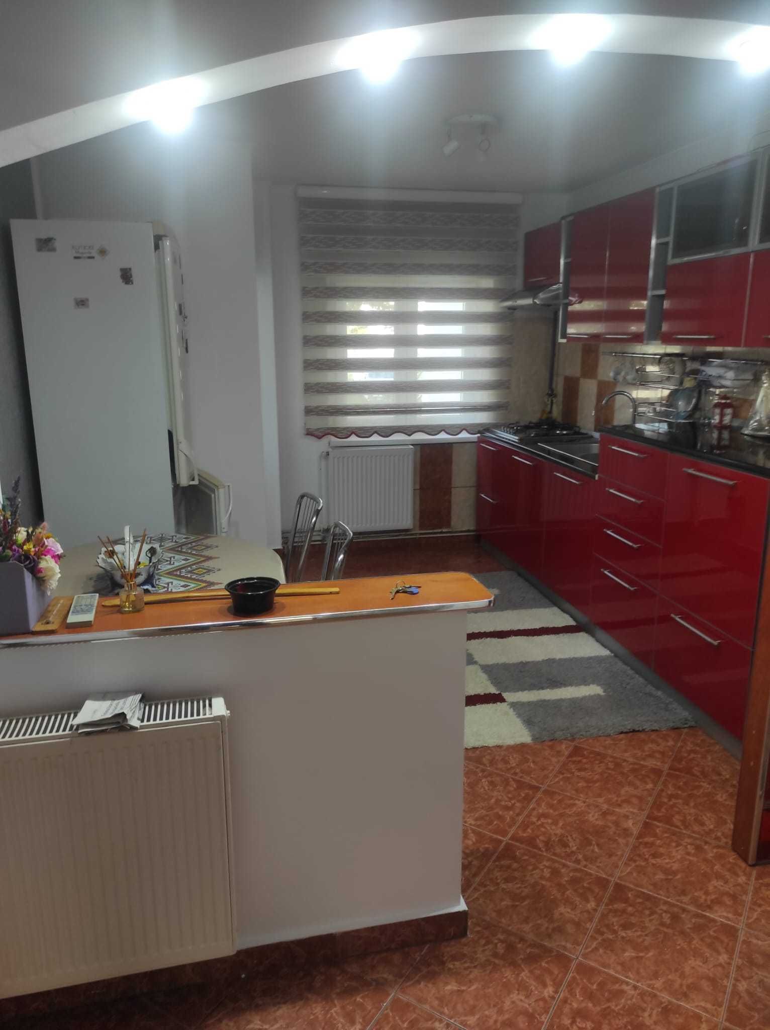 Inchiriez apartament 4 camere utilat complet