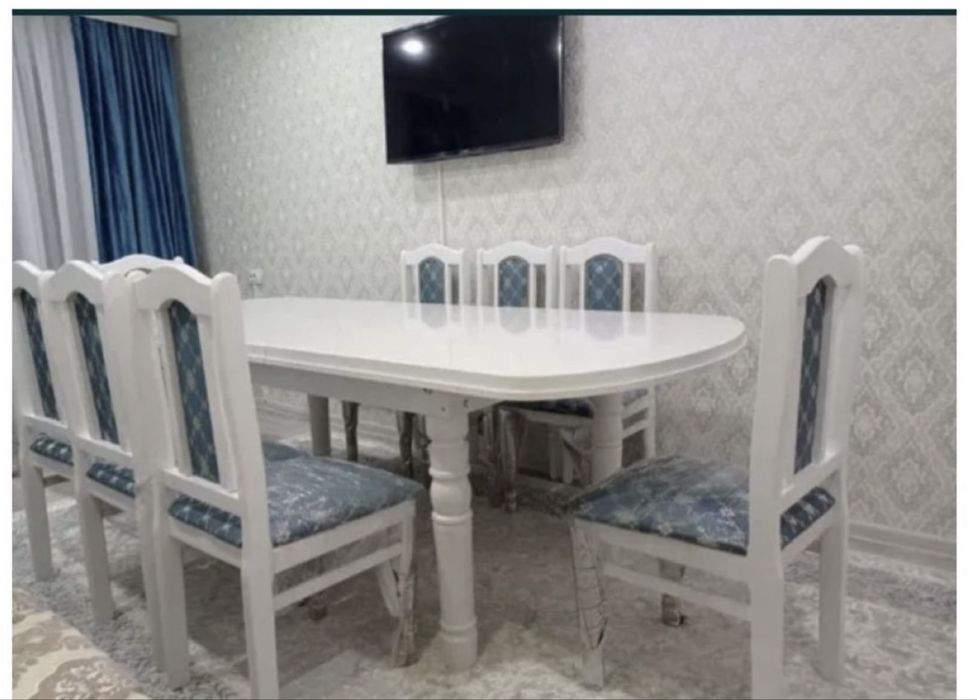 Стол со стульями