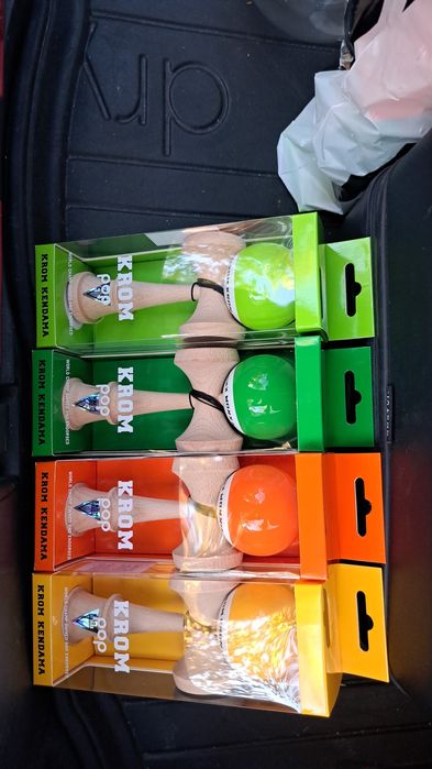 Kendama krom pop verde, portocalie, galbena.