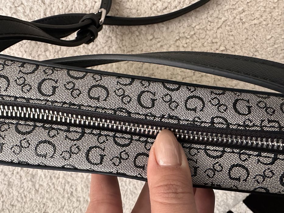 Оригинална чанта Guess