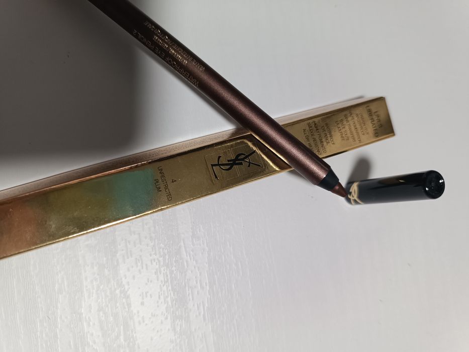 Creioane pentru pleoape Yves Saint Laurent .