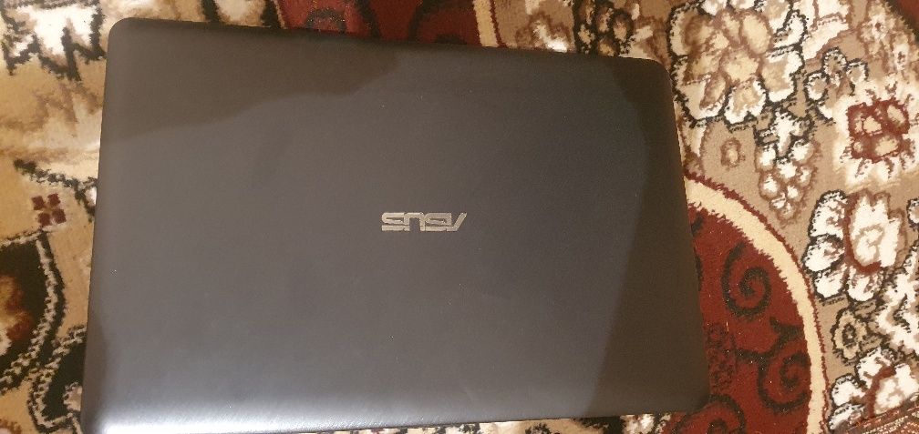 Notebook sotiladi