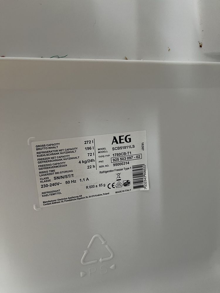 Хладилник с фризер за вграждане AEG SCB51811LS