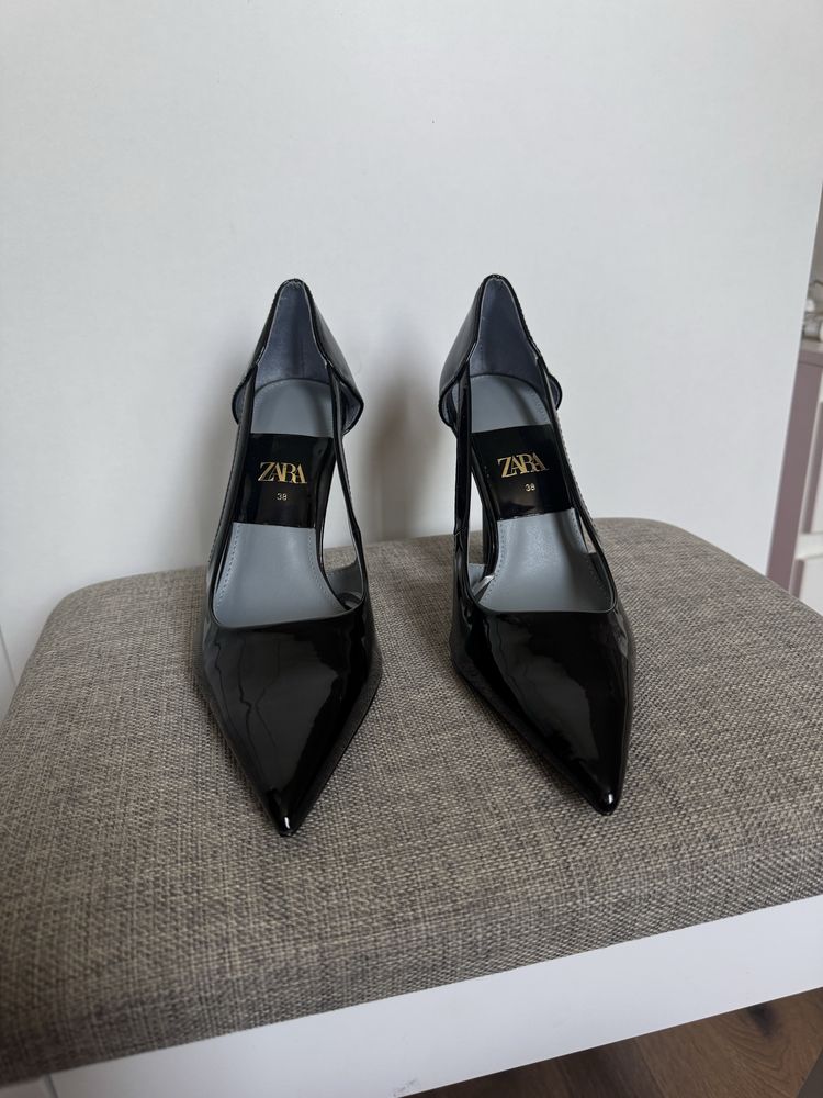 Лачени обувки на висок ток zara