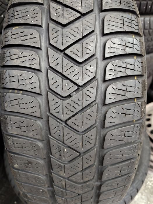 Продавам 4 зимни гуми 215/60/16 Pirelli