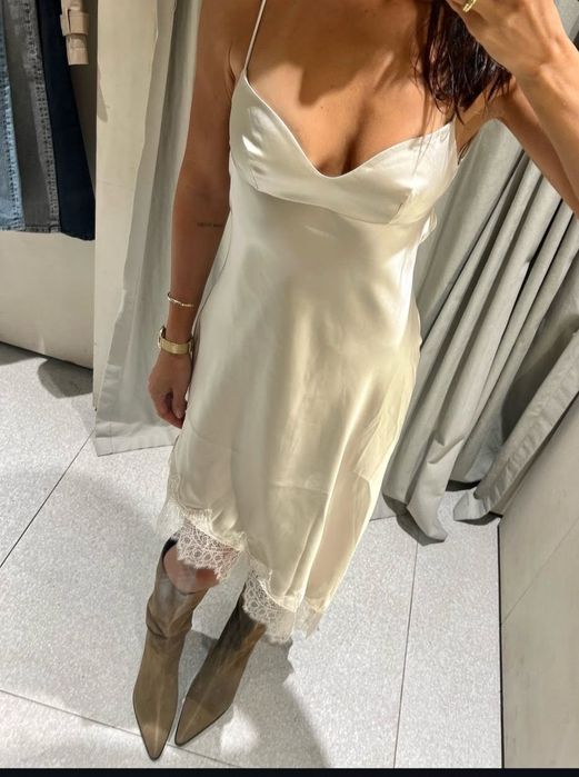 Сатенена  дантелена бежова рокля ZARA