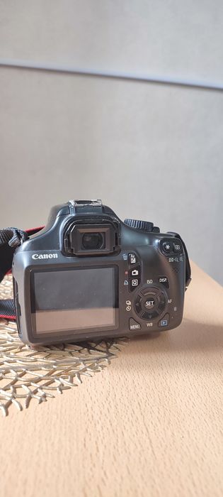 Продам фотоаппарат Canon EOS 1100D