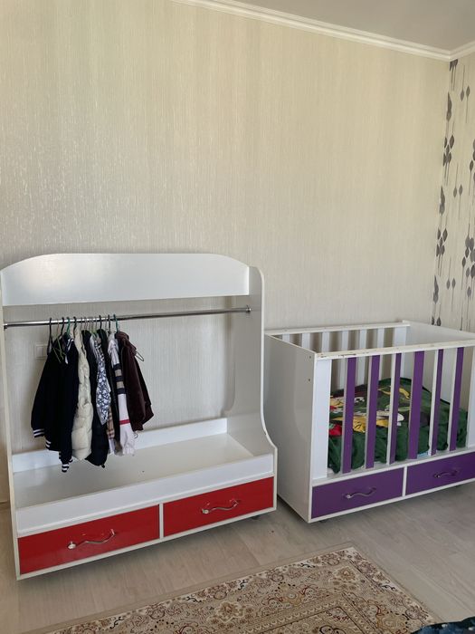 Комплект детская вешалка и кровать манеж