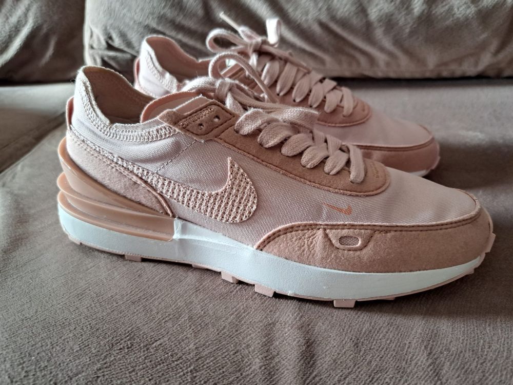 Nike Waffle One Ess DM706 600