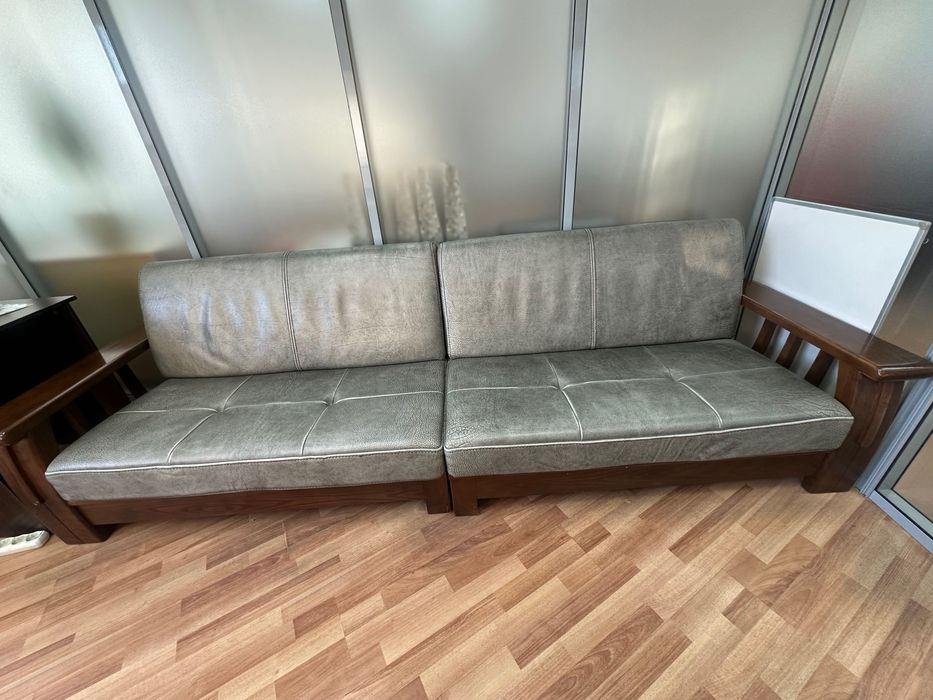 Кожаный диван в офис