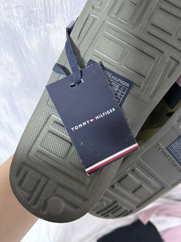 Чехли на Tommy Hilfiger