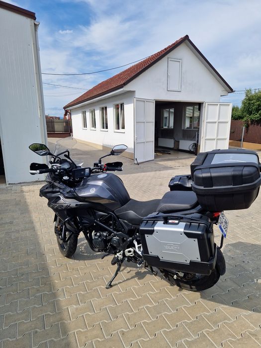 Vând Benelli trk 502x