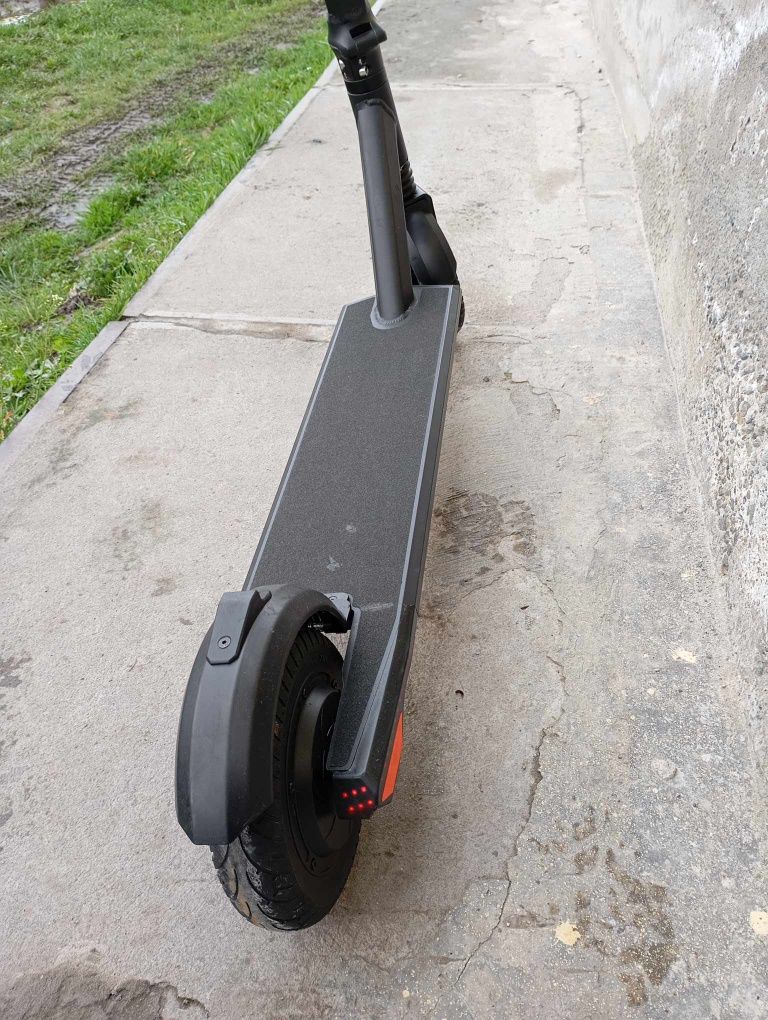 E -scooter Asus recent de LA germania noua nu este folosit