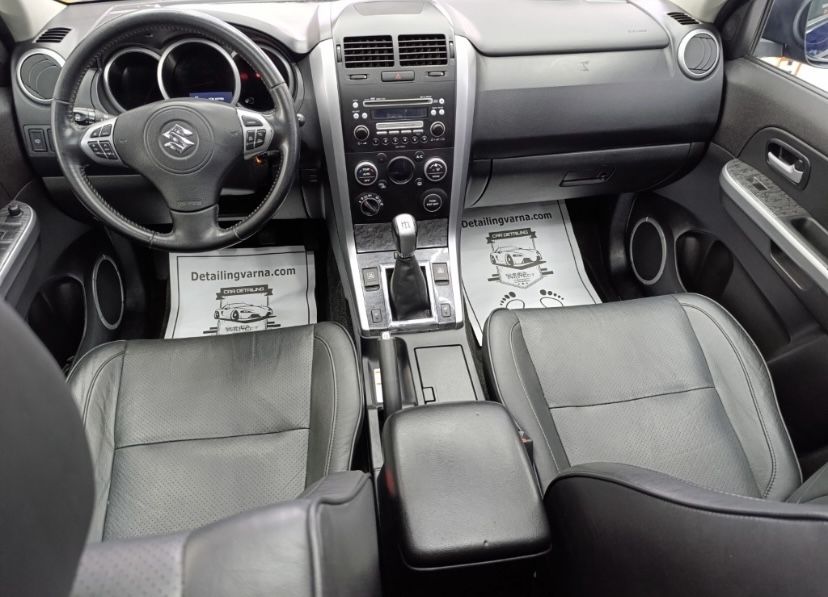 Suzuki Grand Vitara 2.4i Бензин - 2011г.