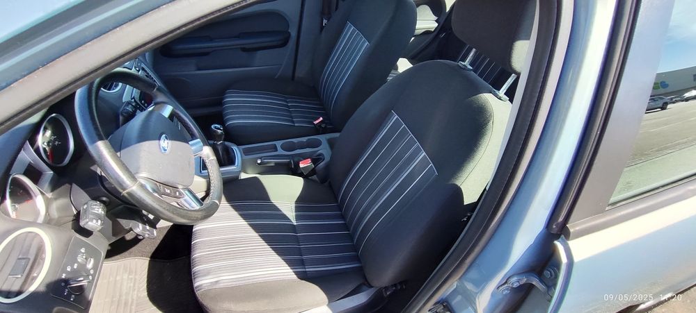 Продавам Ford Focus 2008 1.6i + гуми