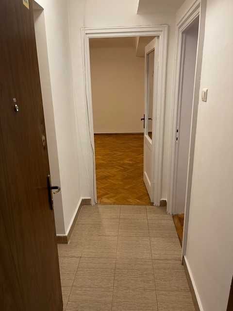 Ofer spre inchiriere apartement 3 camere, bloc vechi. zona Floreasca