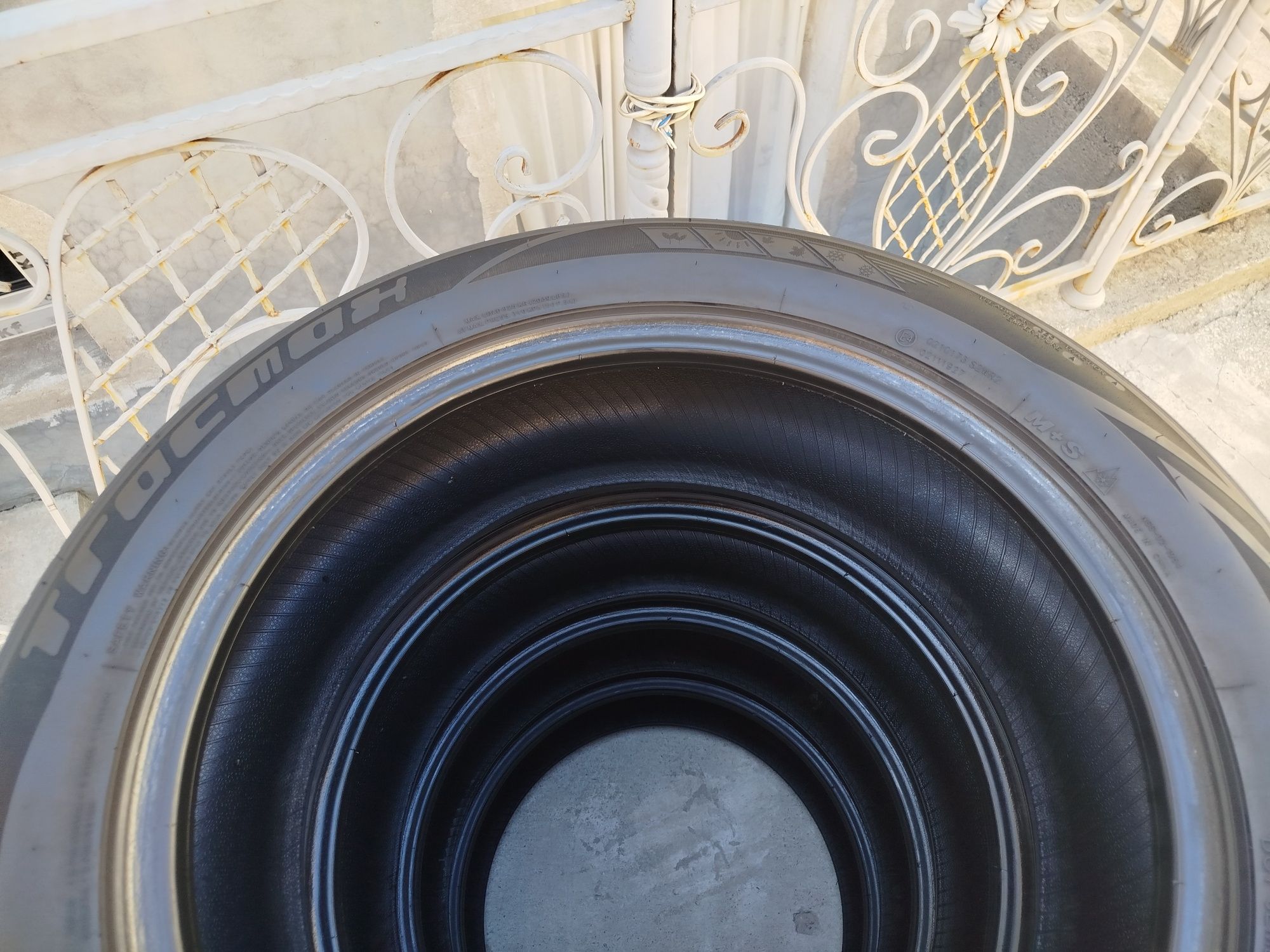 235 55 R19 Shina Tracmax