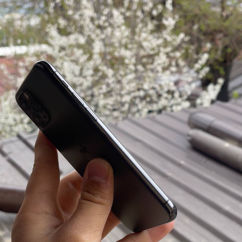 Iphone 11 pro ideal hic qati qirilmagan  96%  xotirasi.64 region B/A