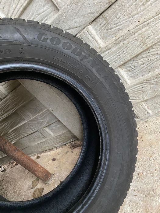 Cauciucuri iarna Goodyear  215/60R16