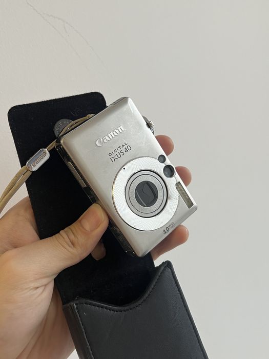 Винтажный фотоаппарат Canon Ixus 40