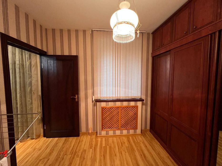 Квартира на метро Ойбек 4/3/4 общ пл 90м с обстановкой