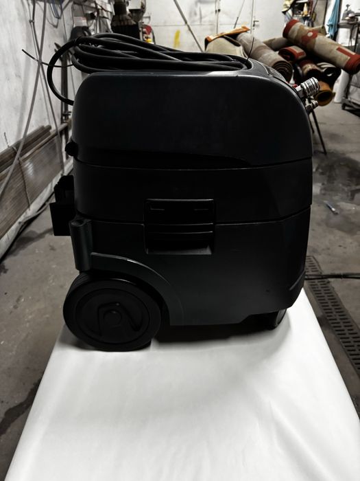 Aspirator 3M cu scuturare automata si 2 filtre interne,stare buna