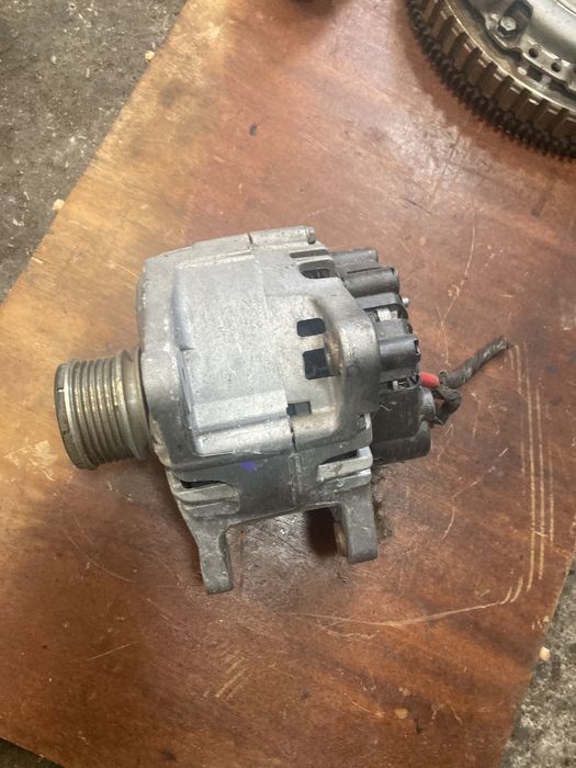 Renault clio 4 2015година 1.5dci Динамо