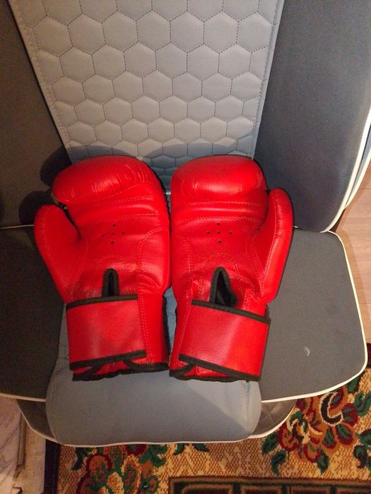 Продам бокс перчатки