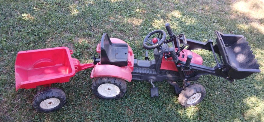 Tractoras cu pedale si remorca
