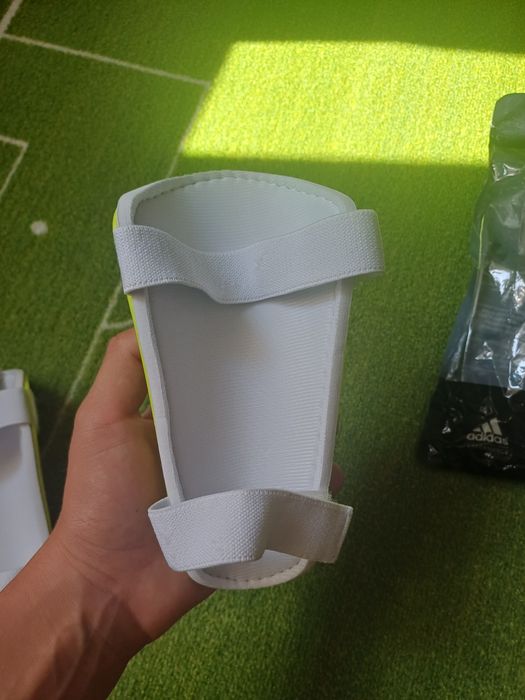 Apărători fotbal Adidas Predator