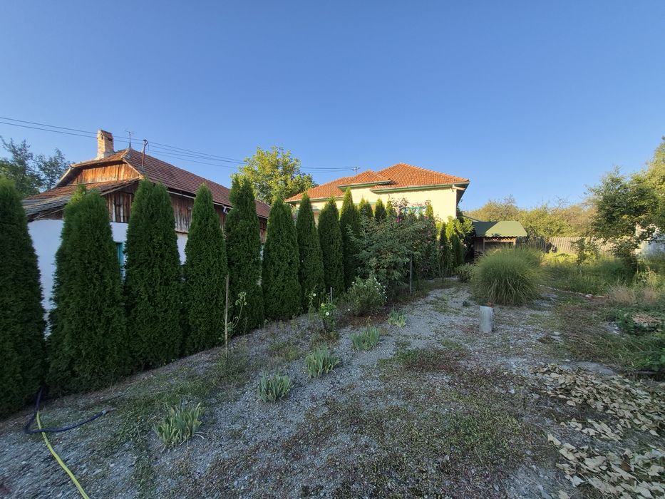 Vând casa în comuna Poienari de Muscel (centru)