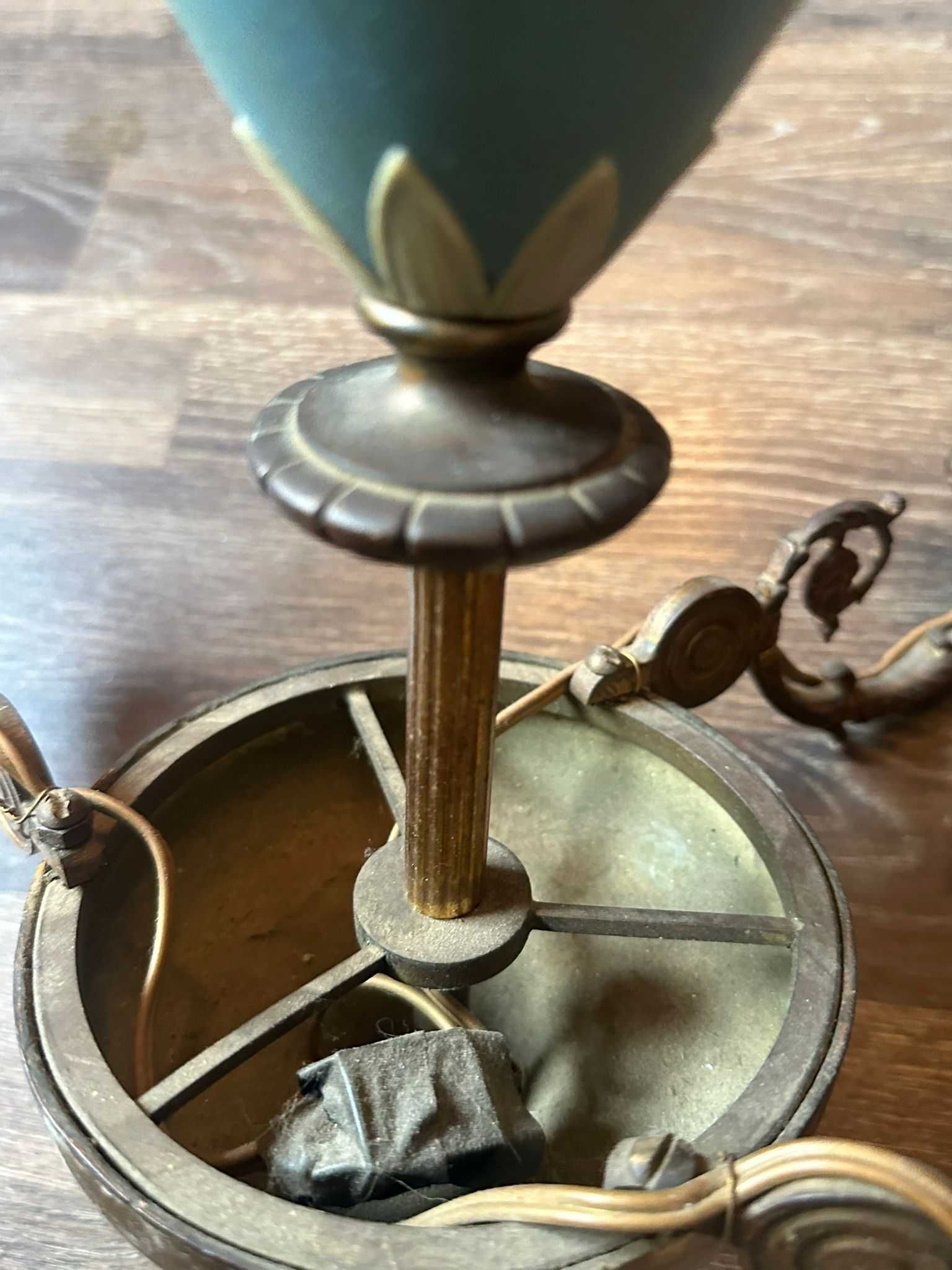 Candelabru din bronz, cu porțelan Wedgwood, mijlocul sec. XX