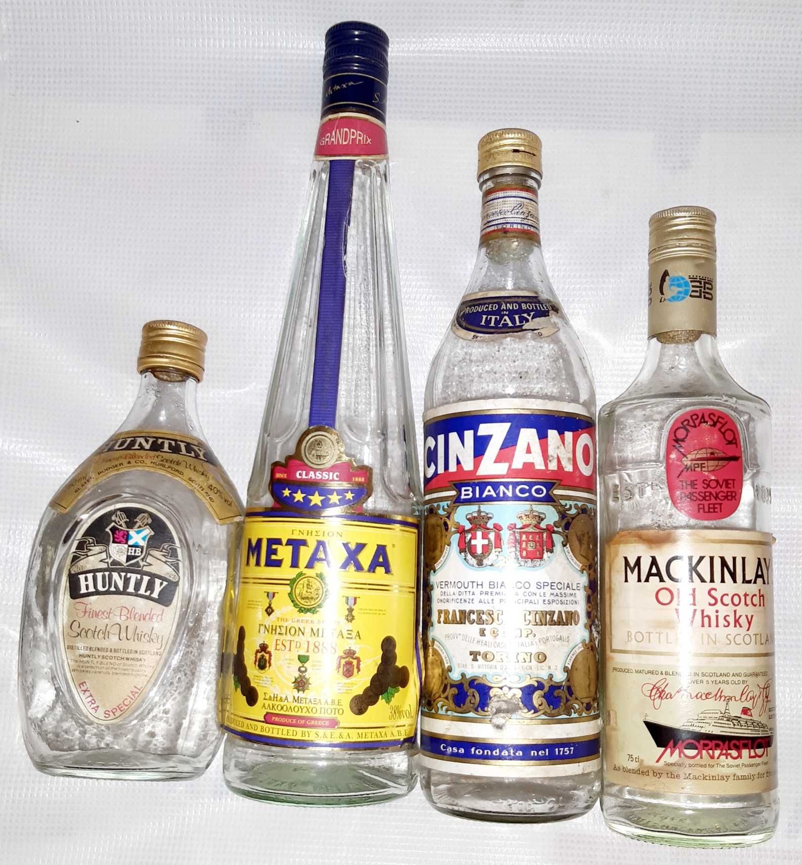 Стари бутилки от алкохол, за декорация