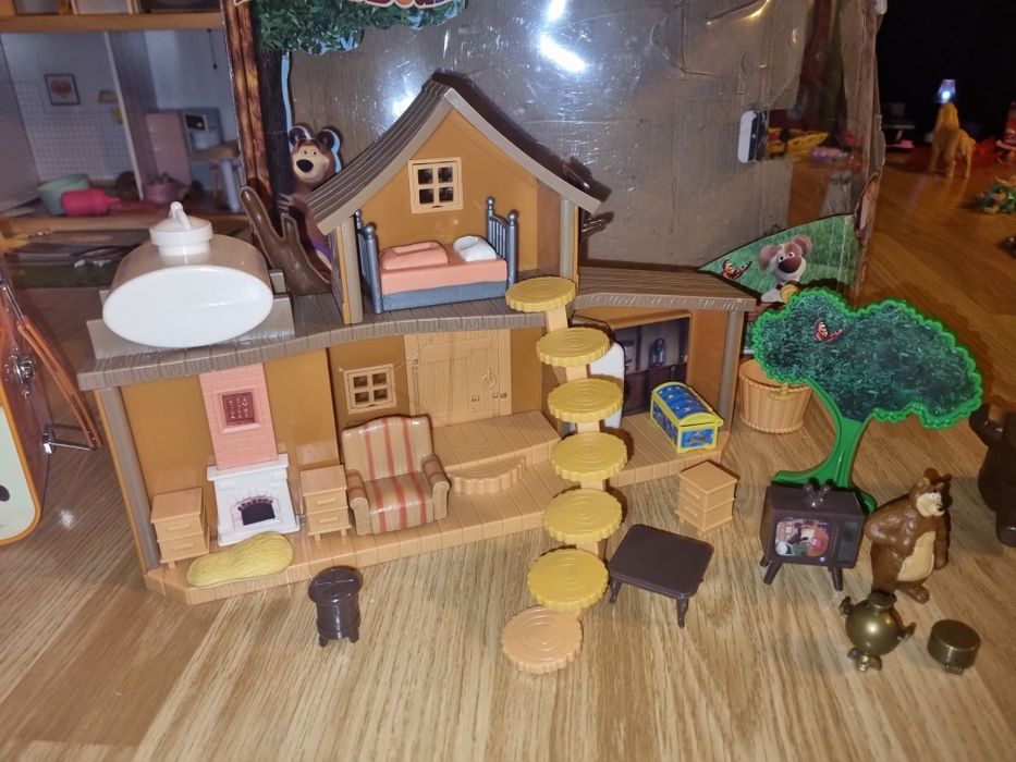 Masha si Ursul, împreună cu prietenii lor din padure