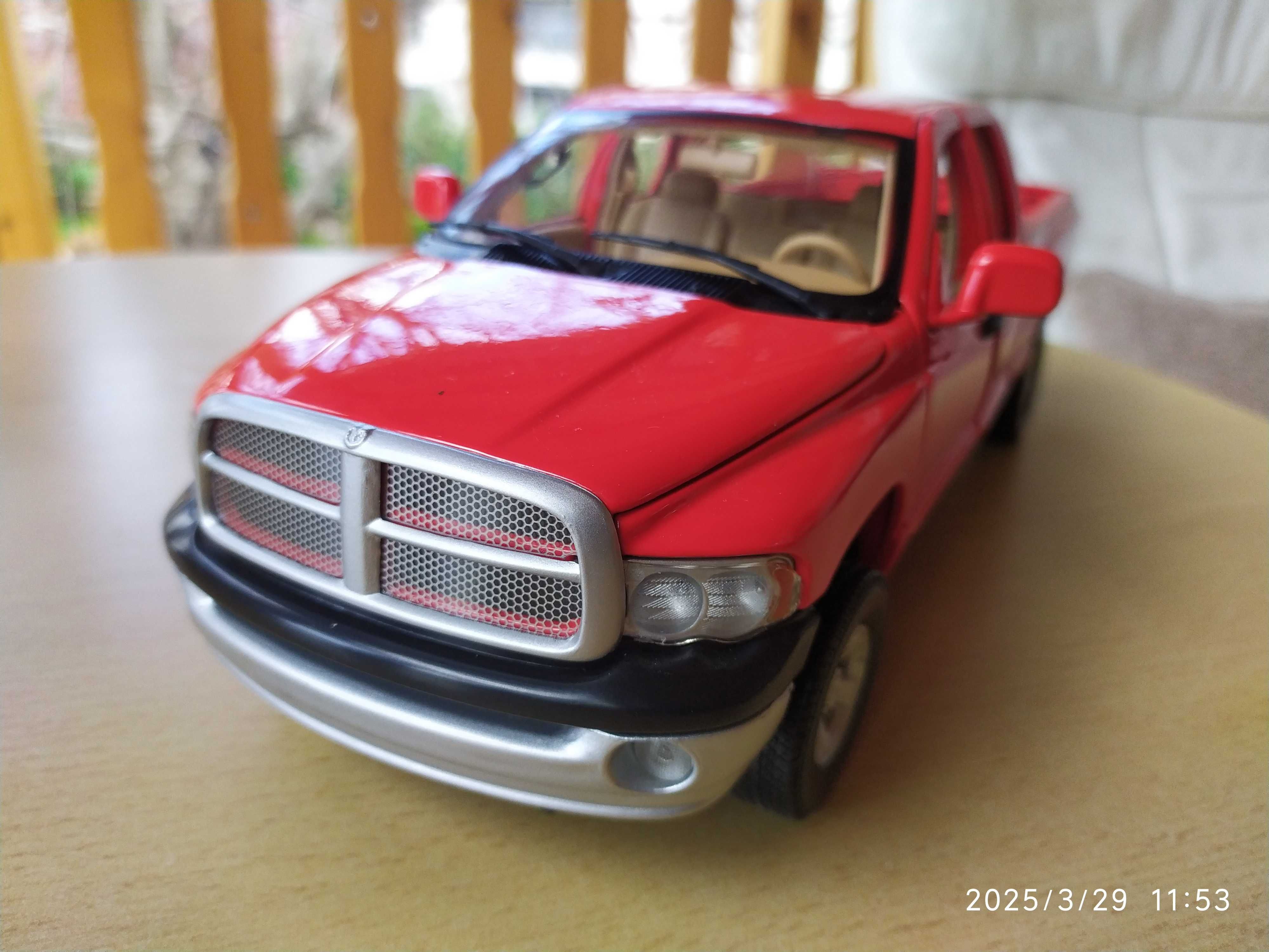 1:18 Метален модел на Dodge Ram 1500 Quad Cab MotorMax