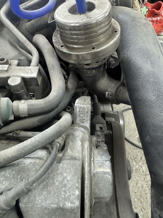 Двигател 2.7 би-турбо ауди