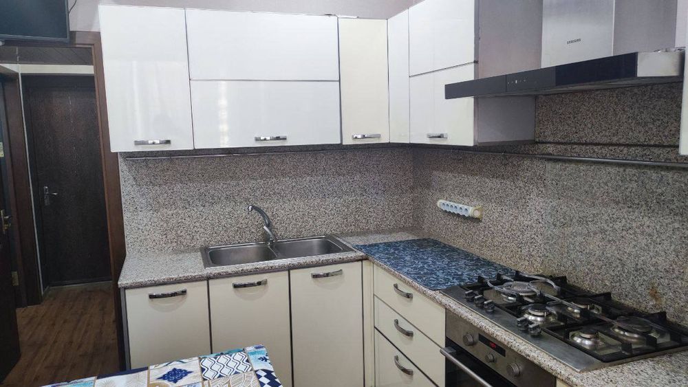 Квартира на С.Барака 2/8/9 общ пл 60м с обстановкой