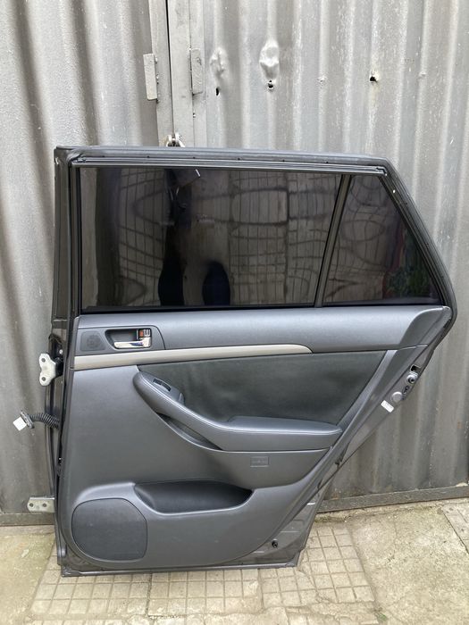 Заден дясна врата за Tойота Aвенсис Комби/Toyota Avensis T25 03-08г