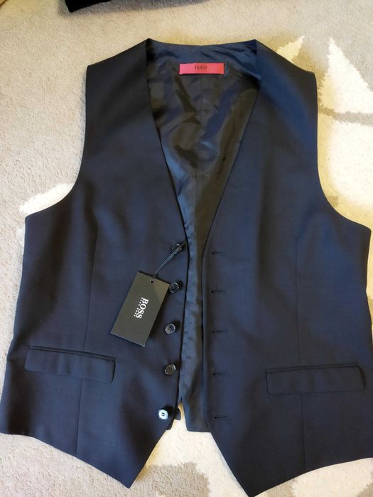 Жилет мужской Hugo Boss (Германия),шерсть,оригинал,новый,р-р 46