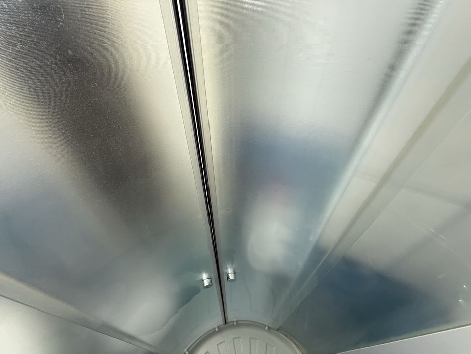 Cabina de dus cu vana