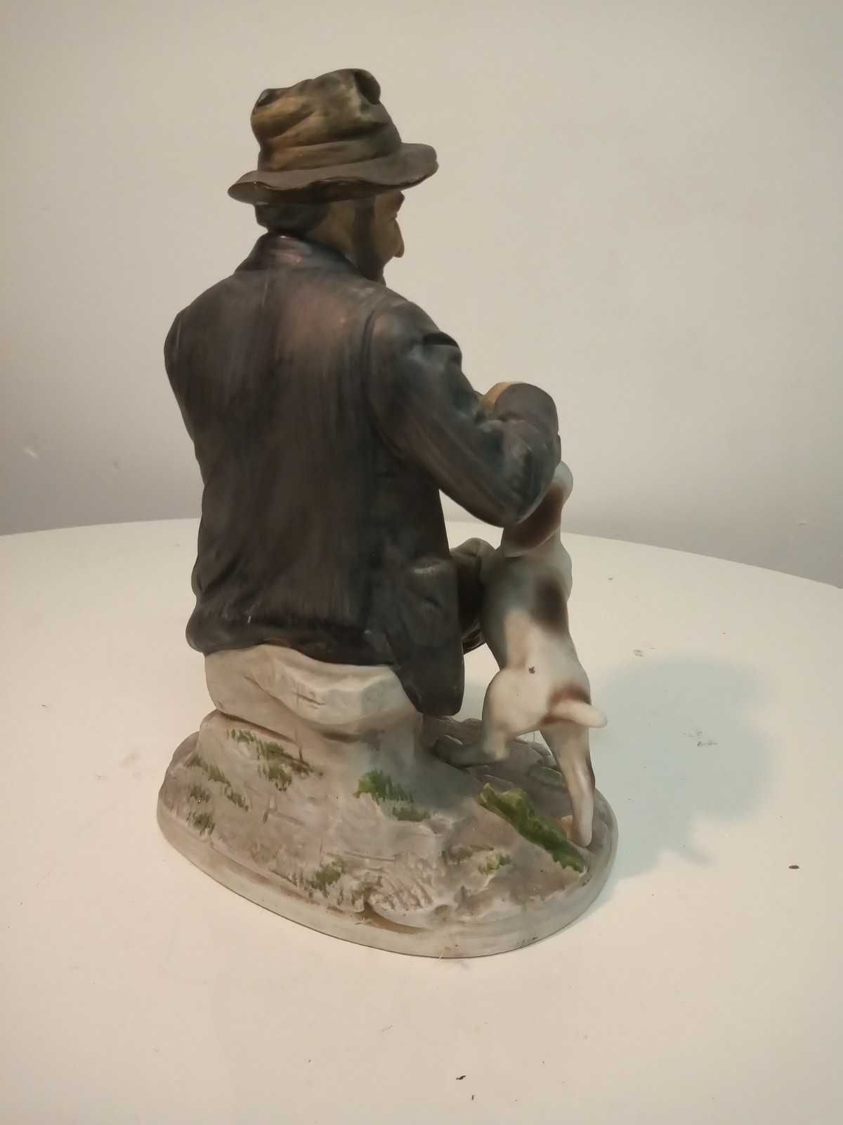 Голяма стара керамична статуетка Мъж с куче. Внос Франция