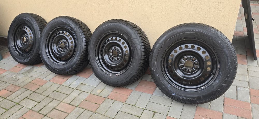 Jante tabla cu anvelope iarna 215 60 R17 ptr Duster/ Qashqai/ Asx