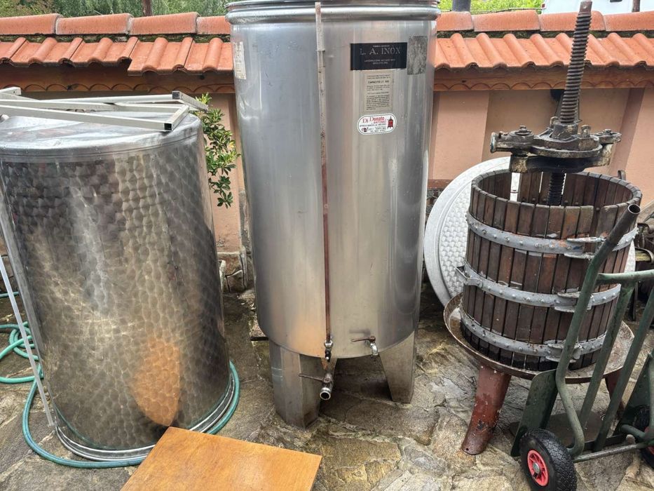 Съдове за вино, внос от Италия