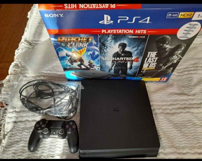 Ps4 слим перфектно съсътояние